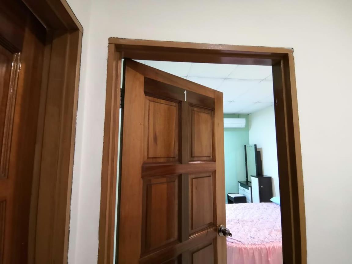 Cosy Homestay Ulu Tiram Esterno foto