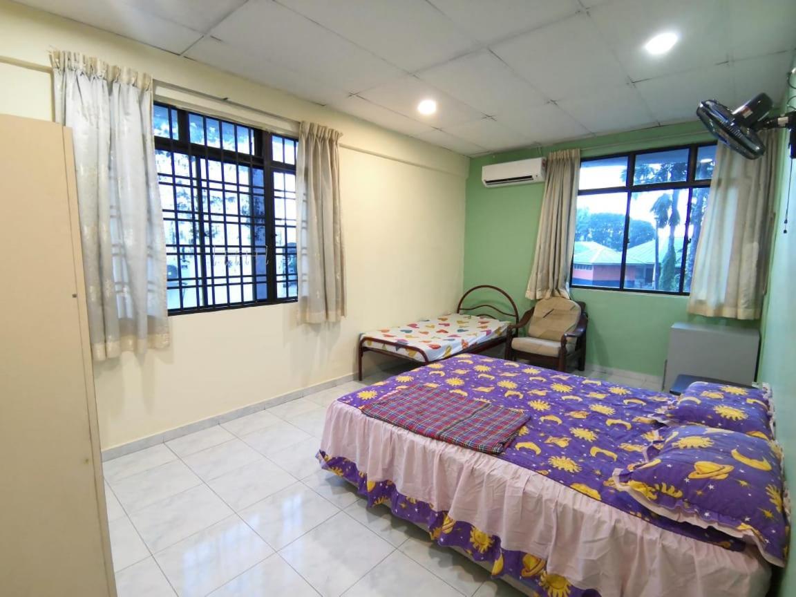 Cosy Homestay Ulu Tiram Esterno foto