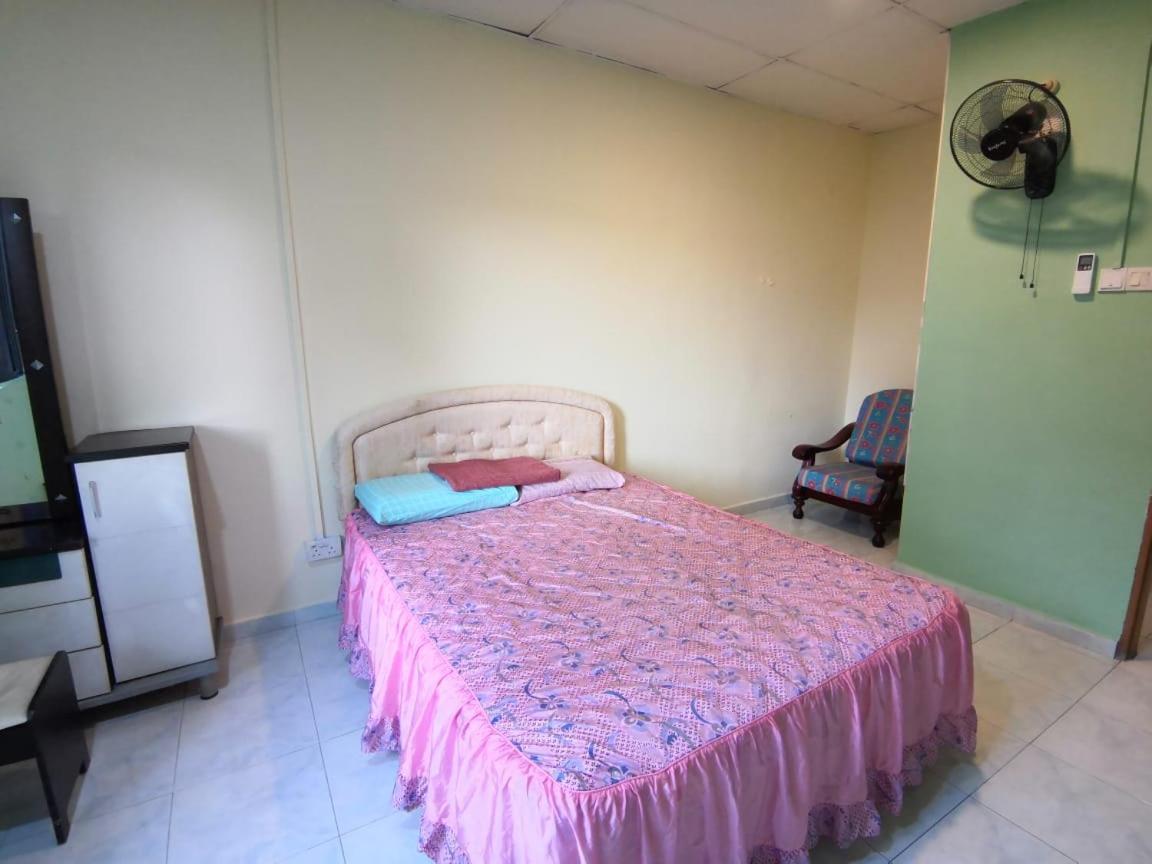 Cosy Homestay Ulu Tiram Esterno foto