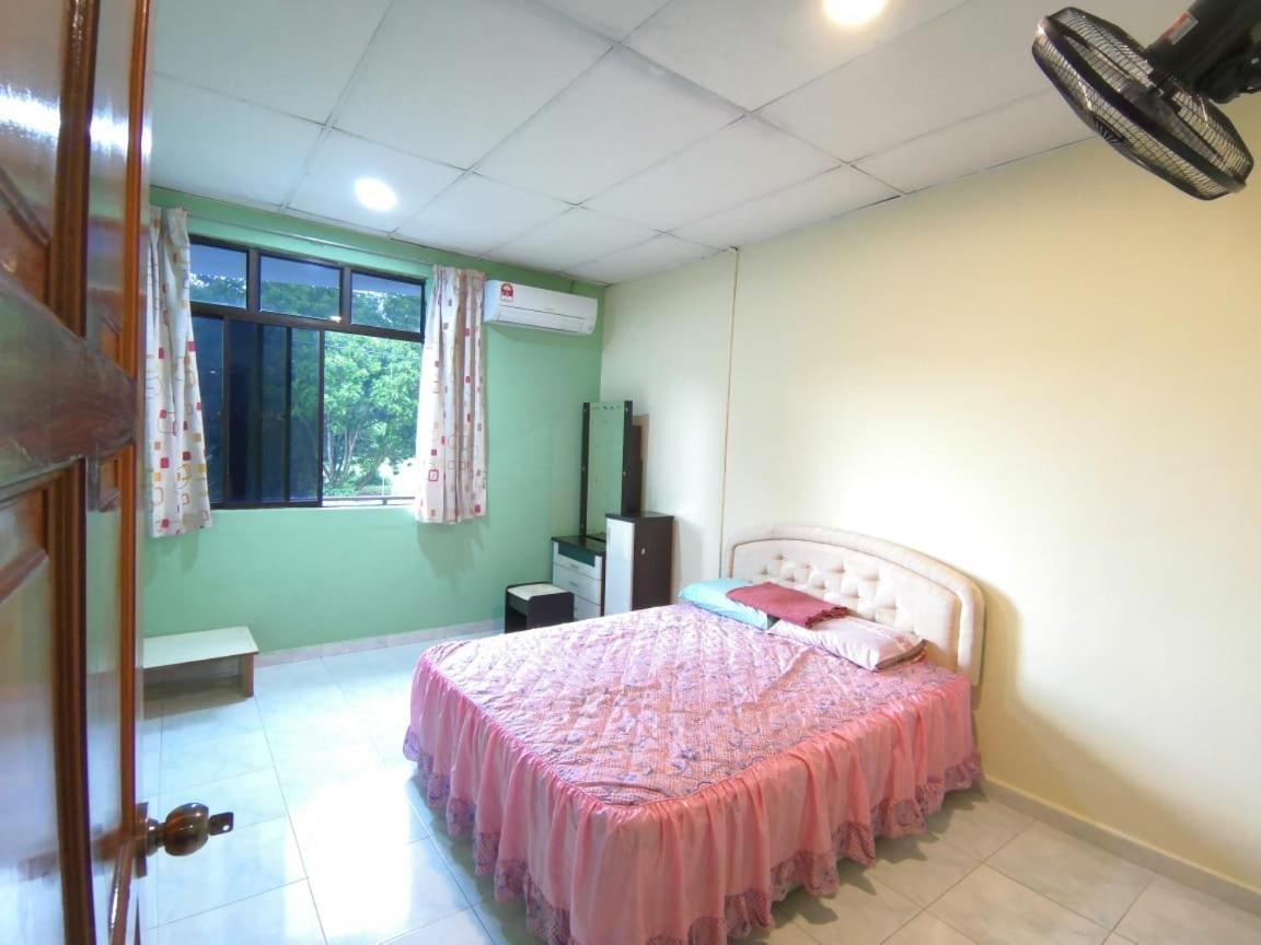 Cosy Homestay Ulu Tiram Esterno foto