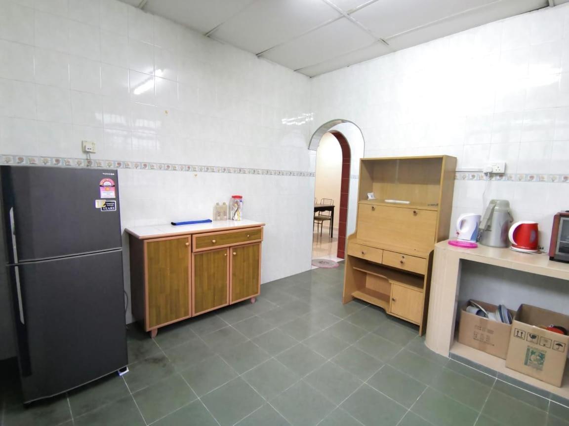 Cosy Homestay Ulu Tiram Esterno foto