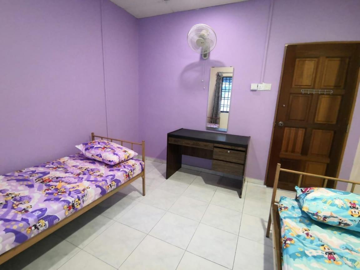 Cosy Homestay Ulu Tiram Esterno foto