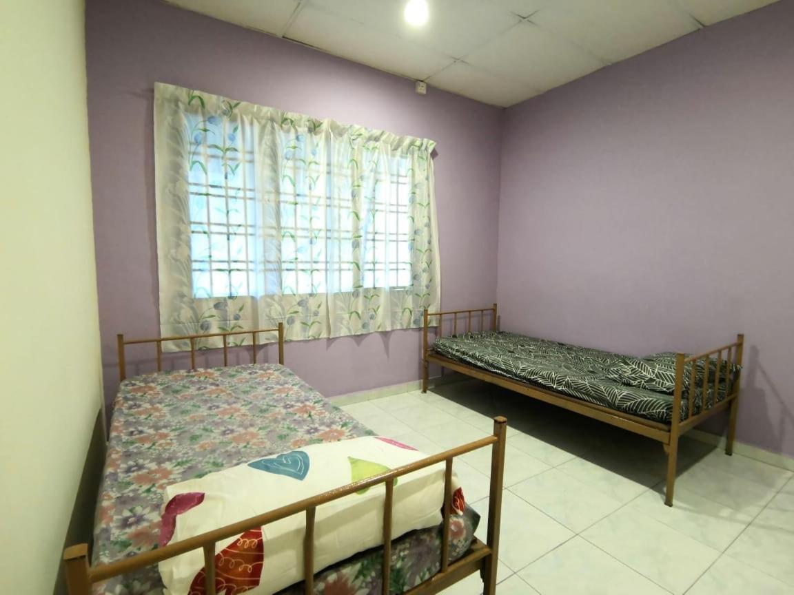 Cosy Homestay Ulu Tiram Esterno foto
