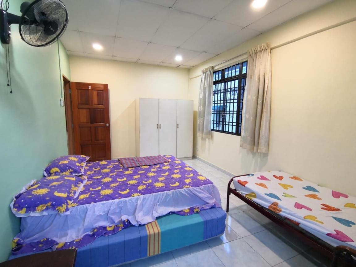 Cosy Homestay Ulu Tiram Esterno foto