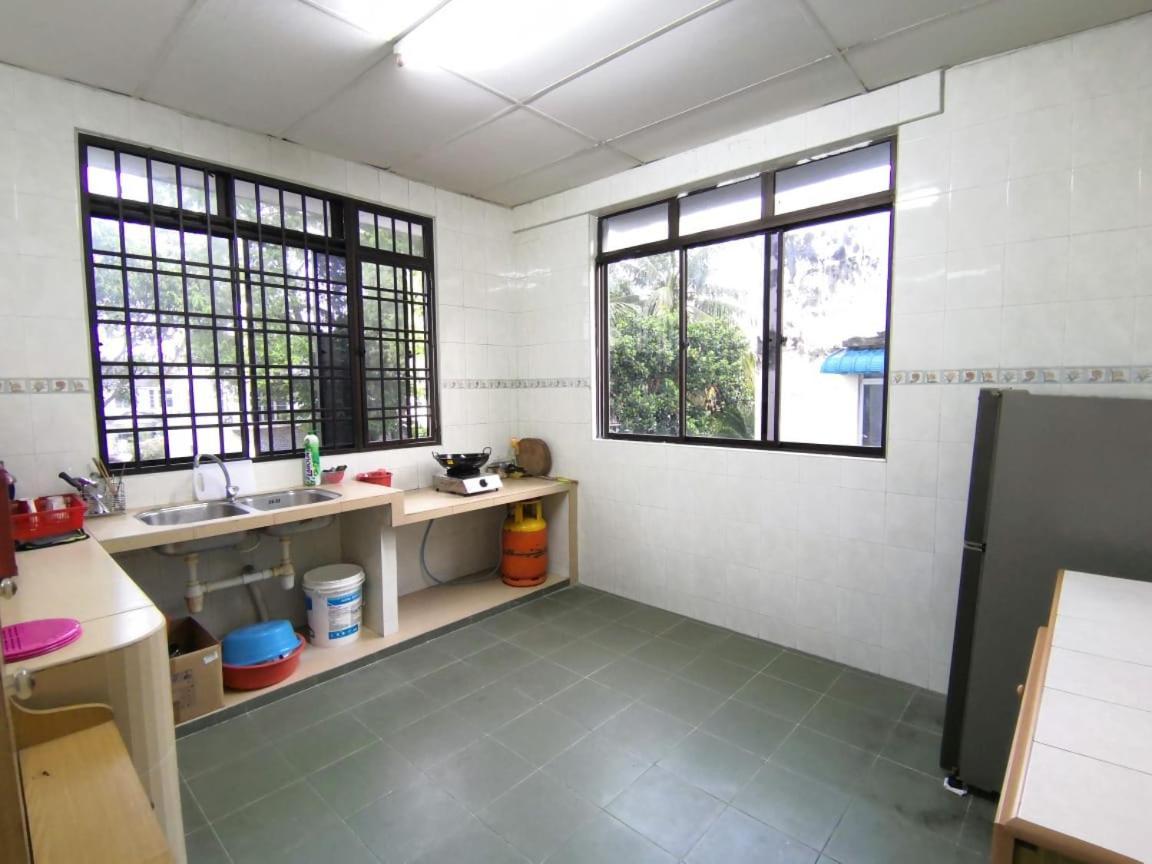 Cosy Homestay Ulu Tiram Esterno foto