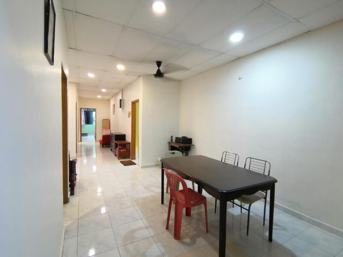 Cosy Homestay Ulu Tiram Esterno foto